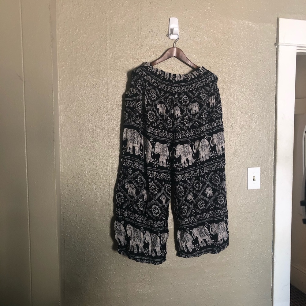 Wide leg elephant print pant - plus xxl - Picture 2 of 5